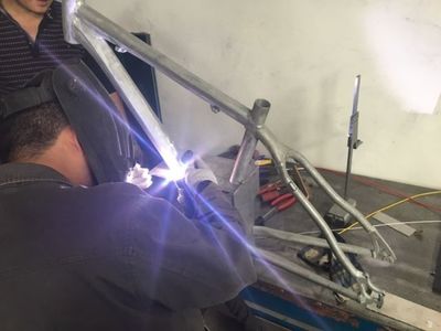 從“單車(chē)變摩托”到“炮塔銑床” 民間發(fā)明的科技狂歡與實(shí)用主義